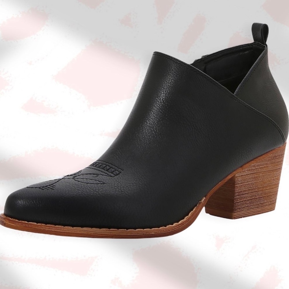 Black embroidery V cutout ankle booties
